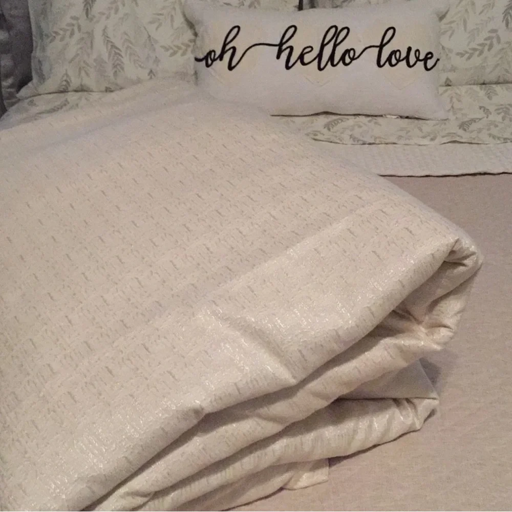 Opulent Ann Gish Queen Luxury Duvet Set: Art of Home Fine Linens. Tone-on-Tone